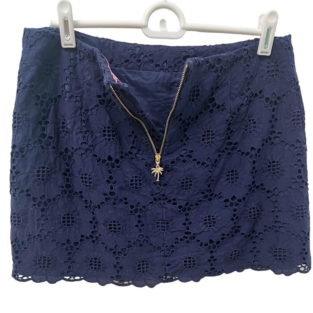 Lilly Pulitzer Navy Blue Mini Skirt Size 4 Lace Design and Gold Palm Tree Zipper - Picture 3 of 6